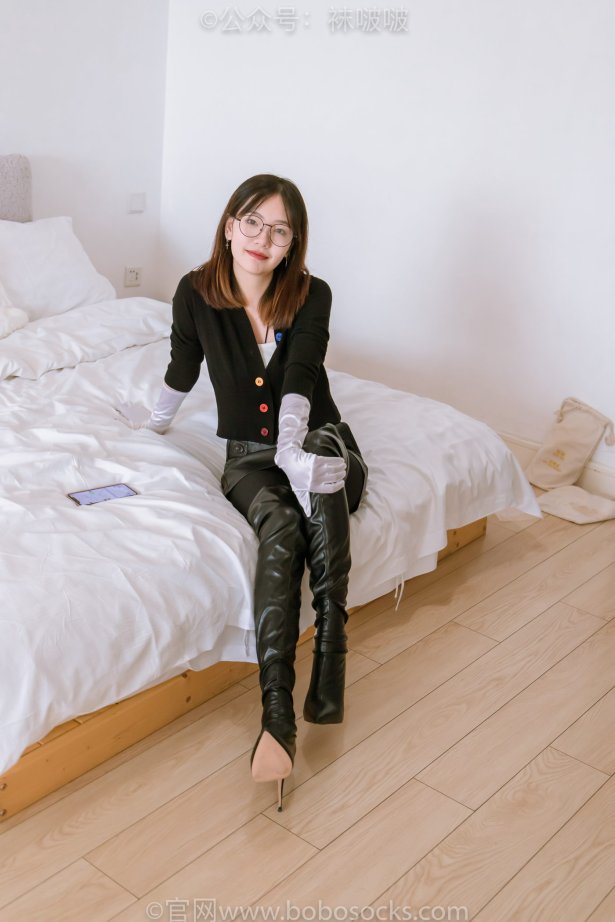 [BoBoSocks袜啵啵]NO.041 小甜豆-高跟长靴、黑色踩脚裤、肉丝 [140P/1V/6.16GB]