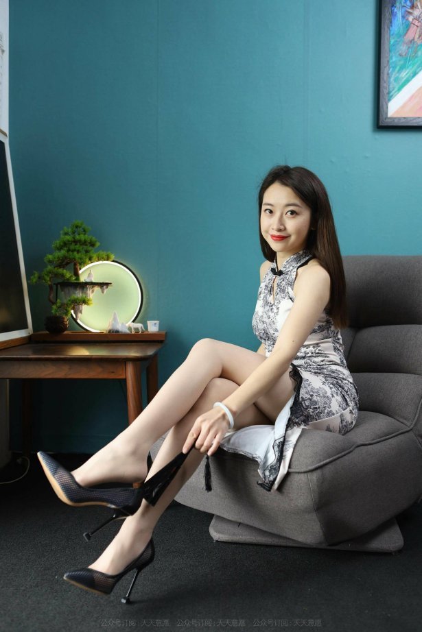 [IESS异思趣向] 2021.11.16 丝享家976：小婕《旗袍佳人》 [90P/123MB]