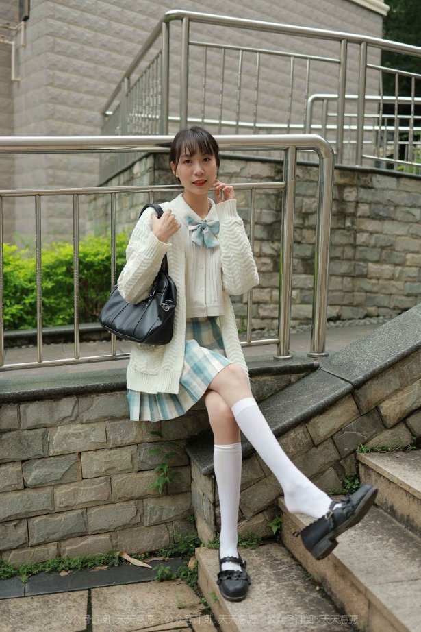 [IESS异思趣向] 2021.11.02 丝享家963：团团《长腿JK装》 [94P/124MB]