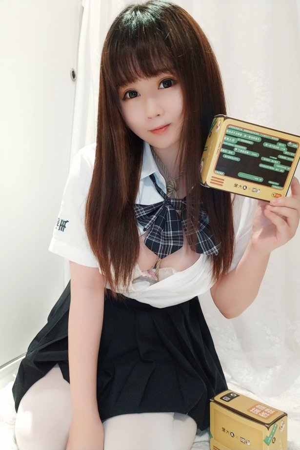 蜜桃少女是依酱呀 - JK捆绑[20P/44MB]