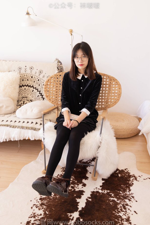 [BoBoSocks袜啵啵]NO.053 小甜豆-皮鞋、厚黑丝、黑色蕾丝船袜 [143P/1V/7.91GB]