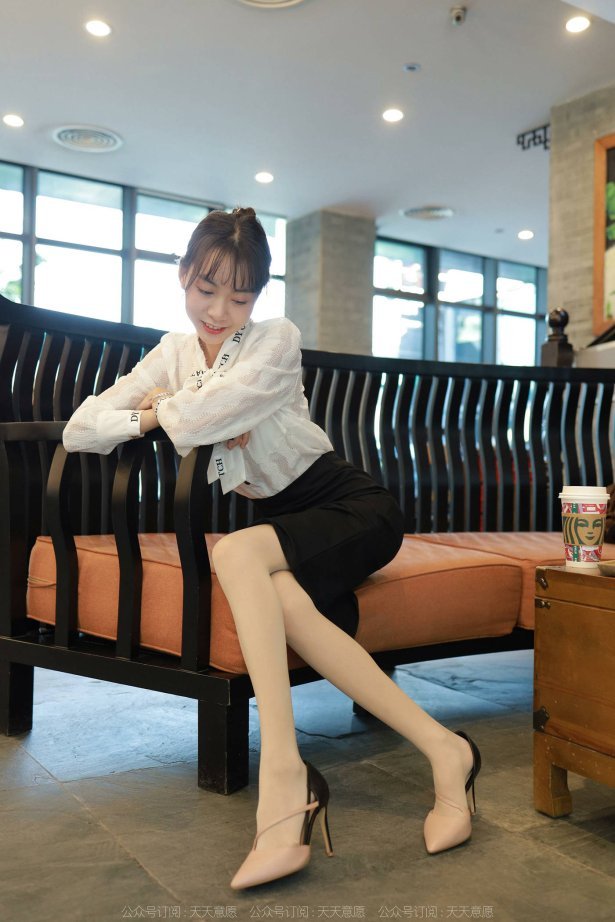 [IESS异思趣向] 2022.01.01 丝享家981：团团《气质一步裙》 [91P/102MB]