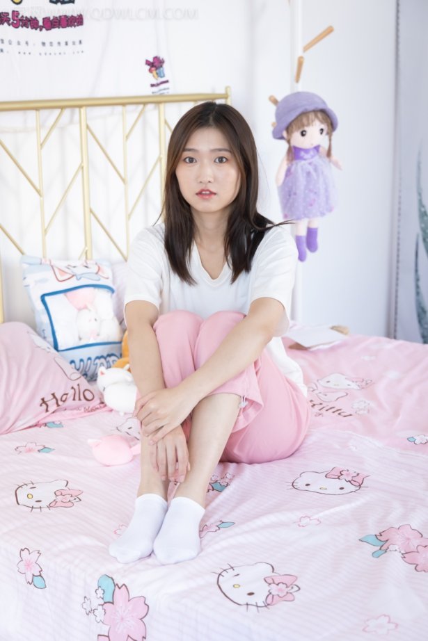 物恋传媒 NO.1024 小小-运动鞋、白色短棉袜、裸足[155P/1V/4.34GB]