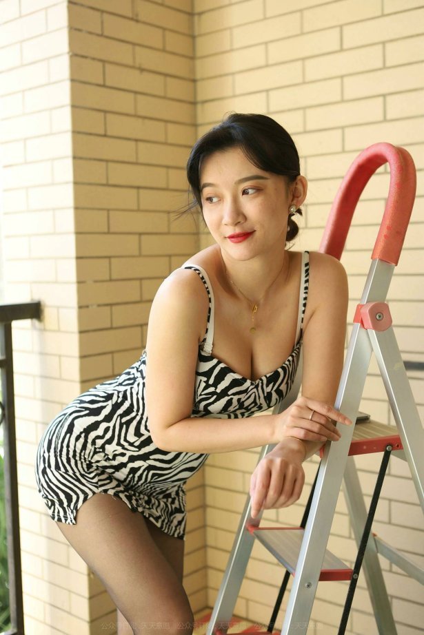 [IESS异思趣向] 2022.02.19 丝享家1007：秋秋《丰满斑马纹》[90P/102MB]