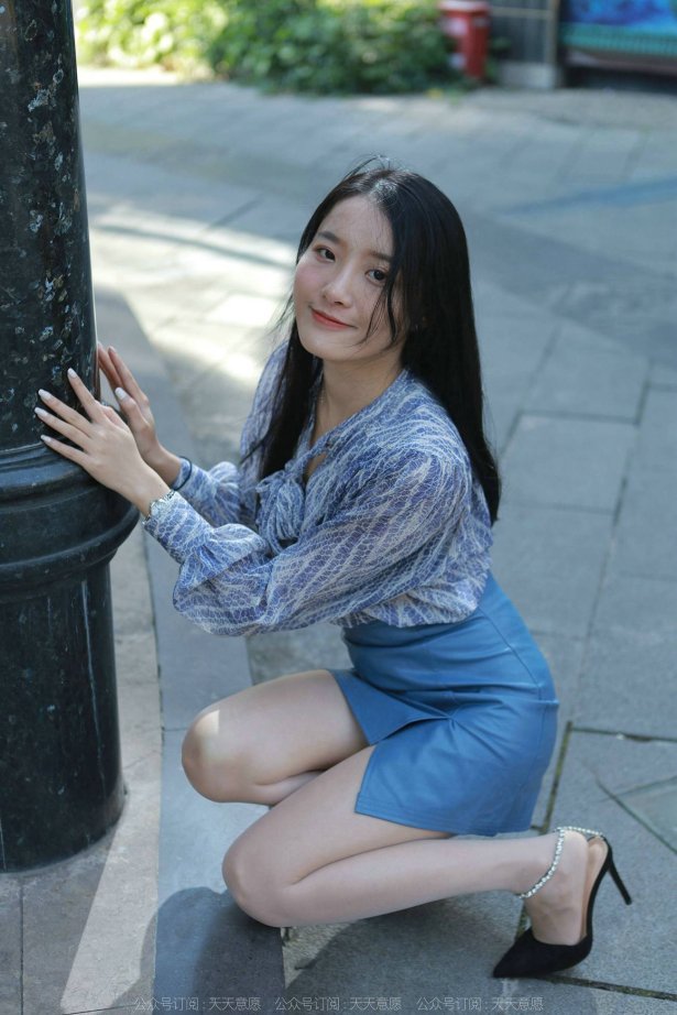 [IESS异思趣向] 2022.02.02 丝享家995：婉萍《油亮蓝色短裙》 [95P/118MB]