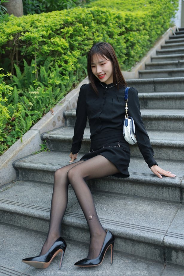 [IESS异思趣向] 耽丝 220324美子的红唇嘿丝 [88P/105MB]