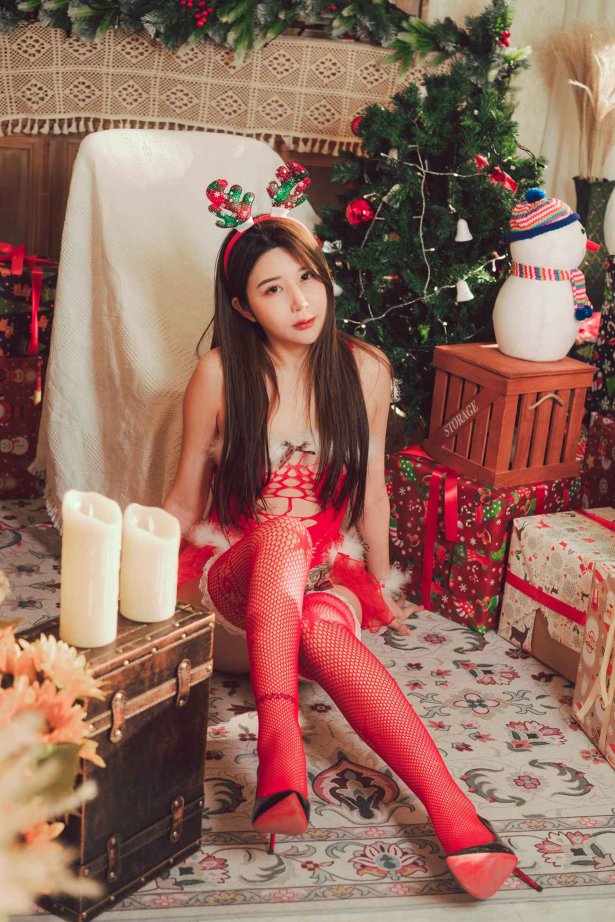 蜜蜜子Kimmie - 圣诞 [42P/2V/0.99GB]