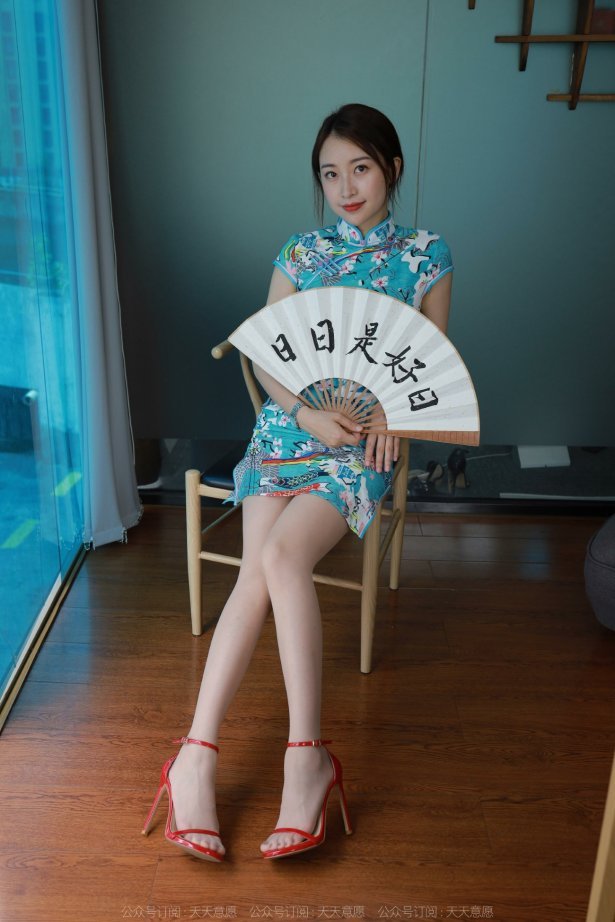 [IESS异思趣向] 耽丝 220607小婕的蓝色旗袍 [90P/89MB]