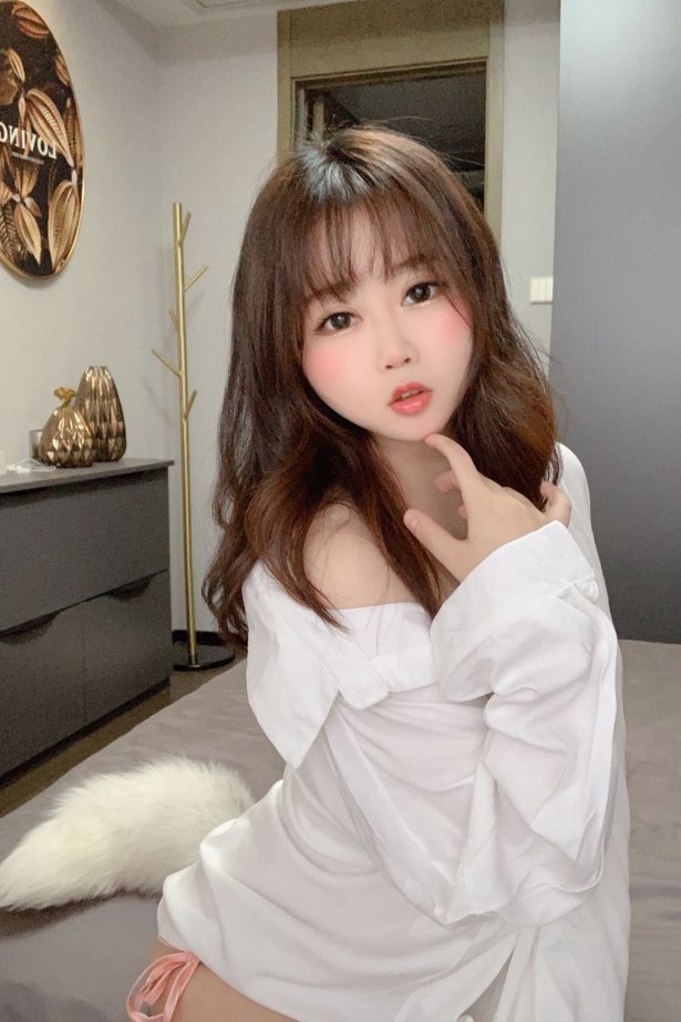 蜜桃少女是依酱呀  - 尾巴[24P/3MB]