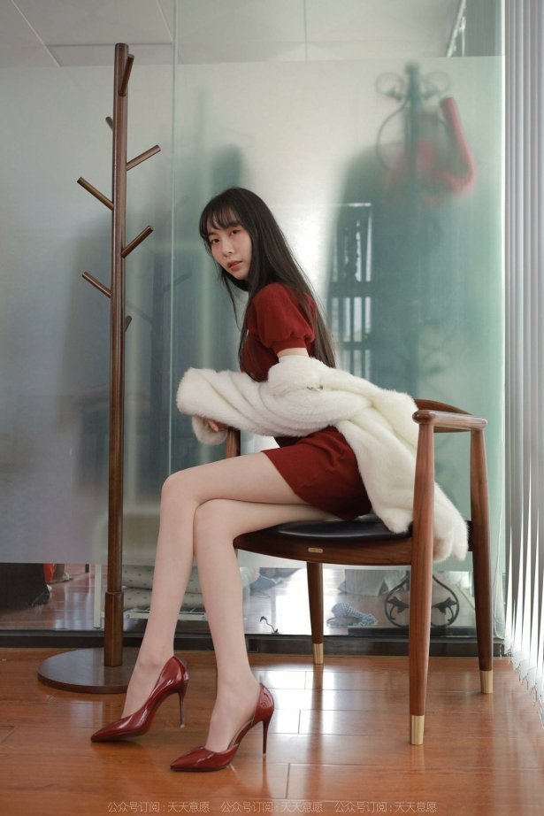 [IESS异思趣向] 2022.04.09 丝享家1054：团团《迷人的酒红旗袍》[81P/120MB]