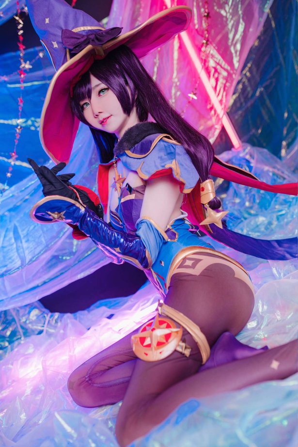 Sally Dorasnow - Mona[33P/170MB]