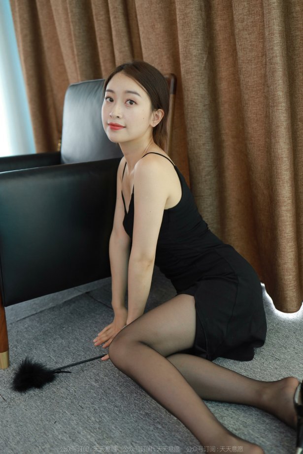 [IESS异思趣向] 耽丝 220612 小婕的黑色细高跟 [91P/128MB]