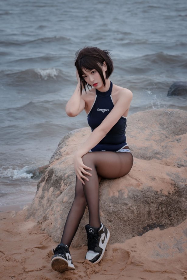 轩萧学姐 - 沙滩竞泳[45P/68.5MB]