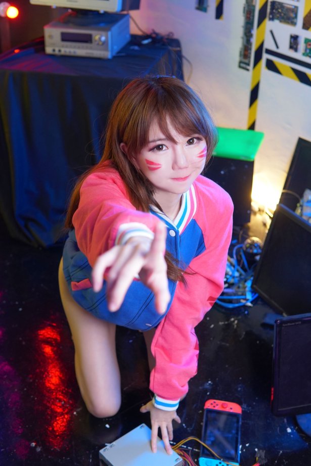 Sally Dorasnow - DVA Gamer Girl[10P/102MB]