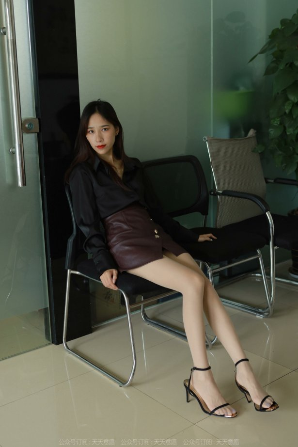 [IESS异思趣向] 耽丝 220707美子 黑色高跟鞋 [87P/77MB]