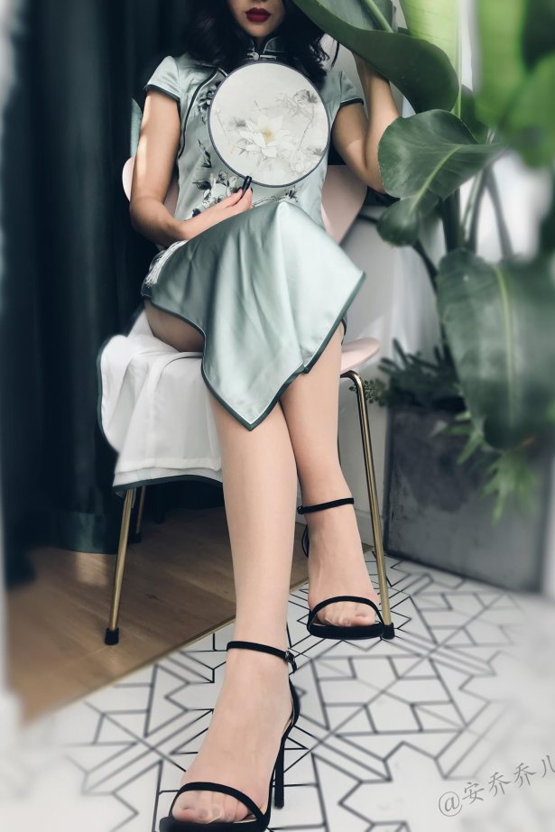 安乔乔儿(Nia乔乔)  安乔乔儿 黑丝旗袍[110P/407MB]