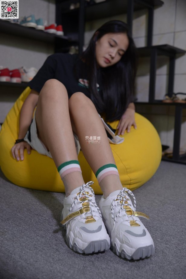 [只糖原创]NO.571 小米酱 想借你心头的月亮乘进一片浪漫[149P/1V/1.25GB]