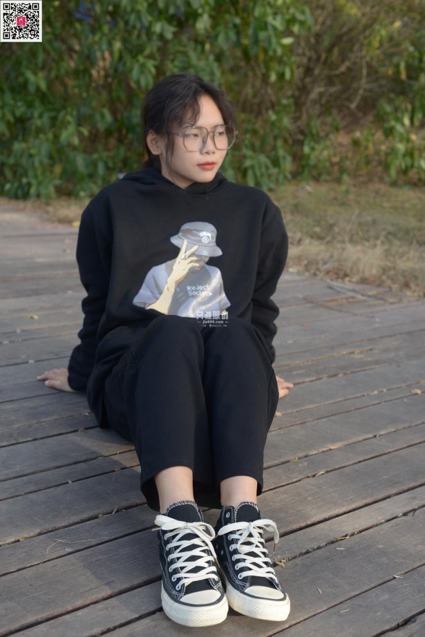 [只糖原创]NO.574 露露 陪落叶看了一次黄昏[150P/1V/1.17GB]