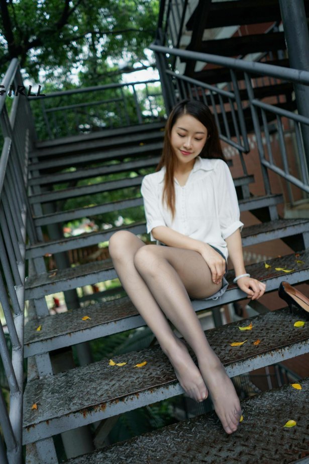 [MussGirl慕丝女郎]NO.274 绿茵楼梯 [111P/175MB]