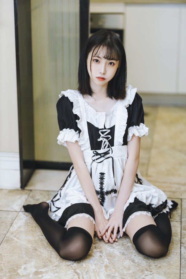 许岚(叁月life) - 短裙女仆 [40P/721MB]