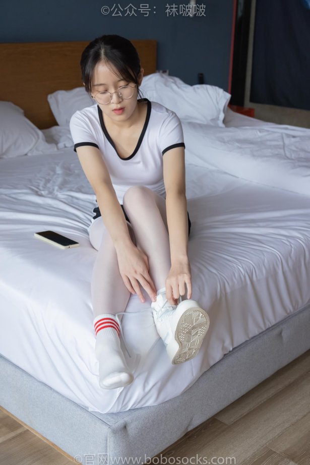 [BoBoSocks袜啵啵]积分限定作品 NO.004 熊熊-板鞋、白棉袜、白丝[139P/1V/6.72GB]