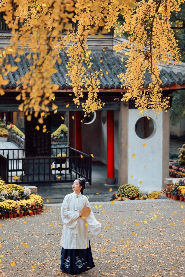 [YITUYU艺图语] 2022.01.22 枫林晚 鹿呦 [25P/465MB]