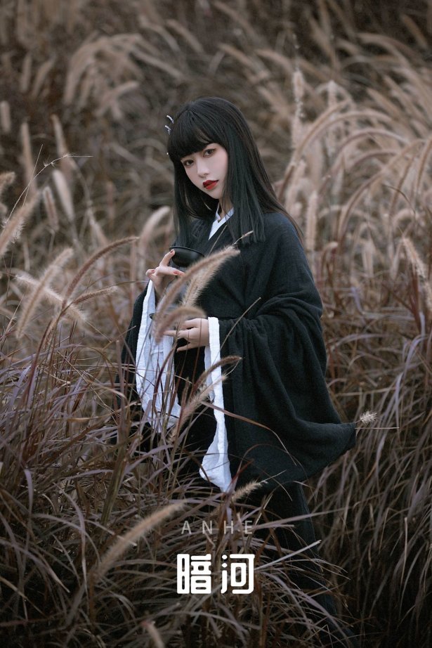 [YITUU艺图语] 2022.03.18 暗河 梨一依 [23P/291MB]