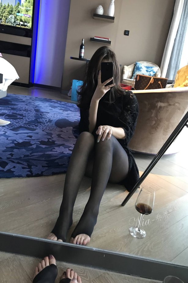 安乔乔儿(Nia乔乔)  出差刚到酒店呀[118P/491MB]