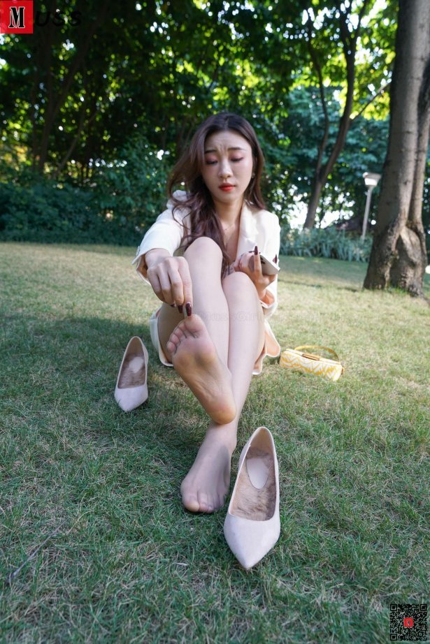 [MussGirl慕丝女郎]NO.412 草地上得精灵A[99P/234MB]