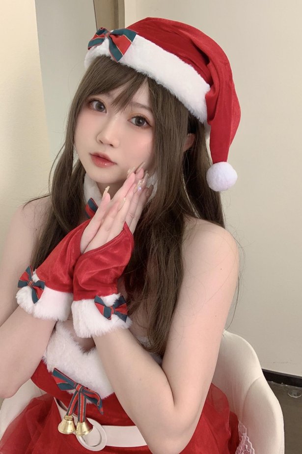 蜜桃少女是依酱呀  - 2021圣诞特辑[58P/4V/239MB]