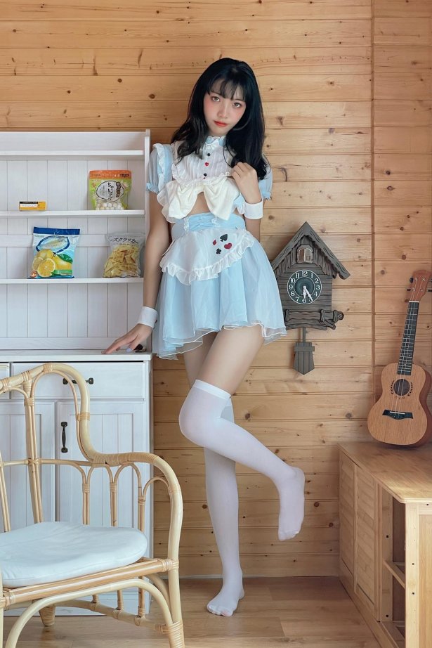 西瓜 - 蓝白女仆[26P/180MB]