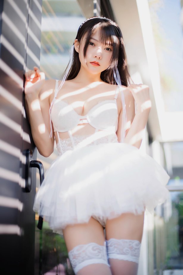 网紅Coser@香草喵露露 杨枝甘露 白色纱裙 [48P/1V/1.22GB]