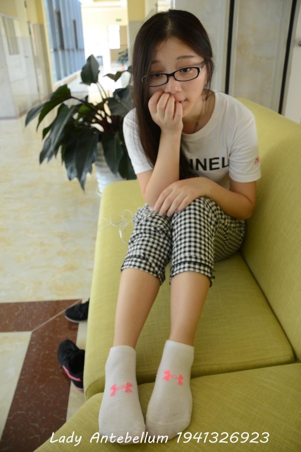 [战前女神] 美腿美足精品摄影套图 103 [105P/290MB]