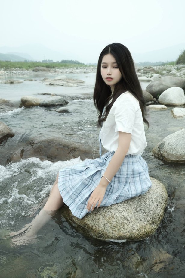 eloise软软 - 河边JK[32P/238MB]