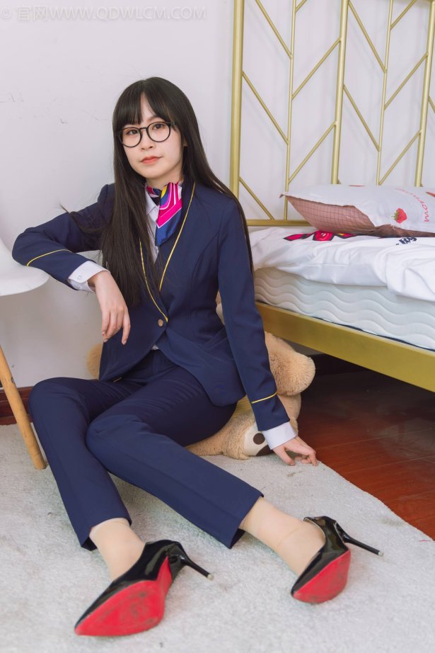 物恋传媒 NO.1500 兮兮-银行小秘书[150P/1V/3.68GB]