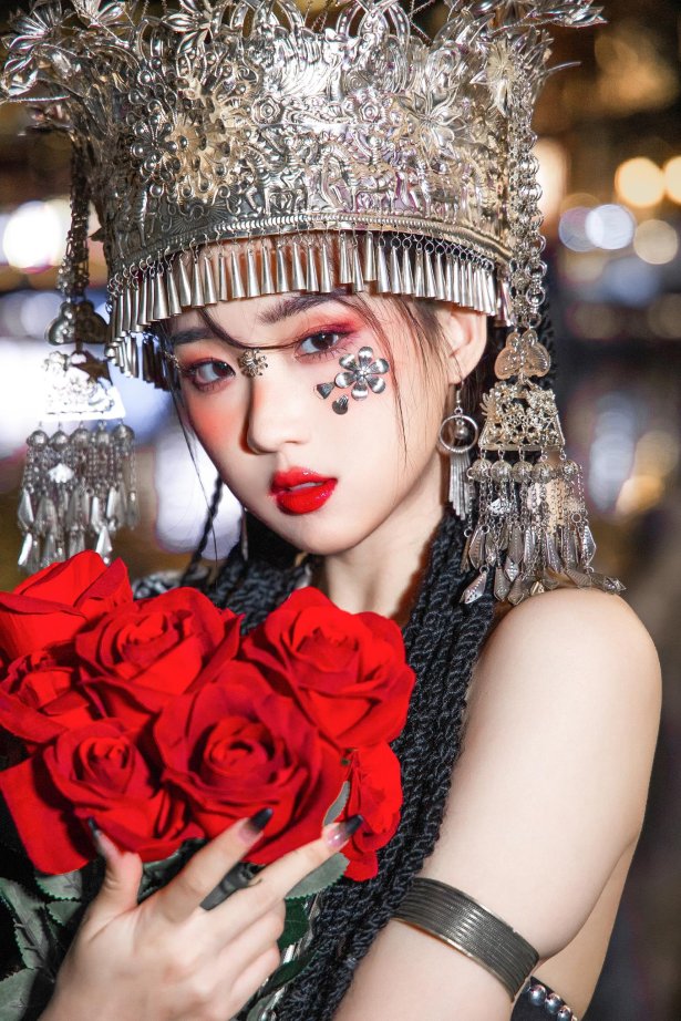 瓦斯塔亚小龙虾 苗疆女子 [18P/333MB]