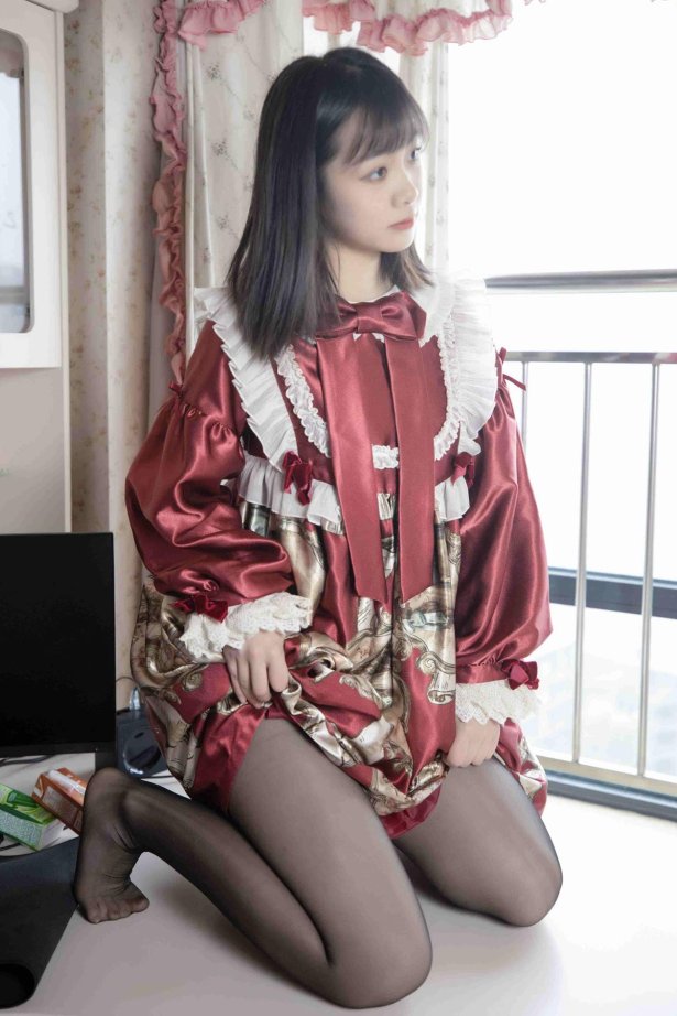 幻琪琪 - 红色Lolita 黑丝[47P/1V/430MB]