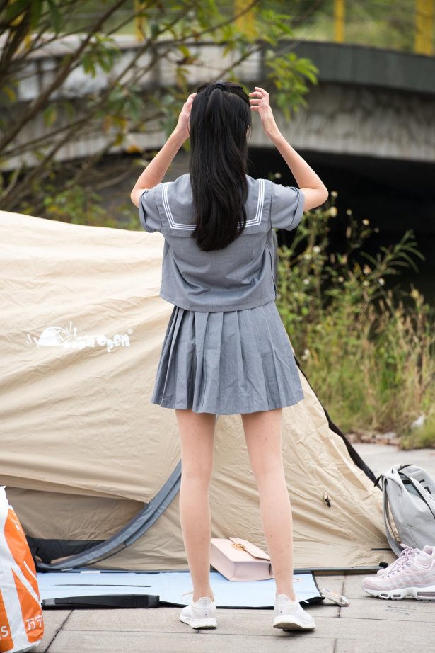 酒酒老师 《单车肉丝美足》 [77P/82M]