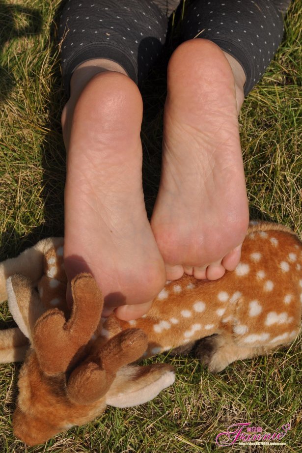 Fannie芬妮美足园 010 2011圣诞快乐（裸足）[79P/140MB]