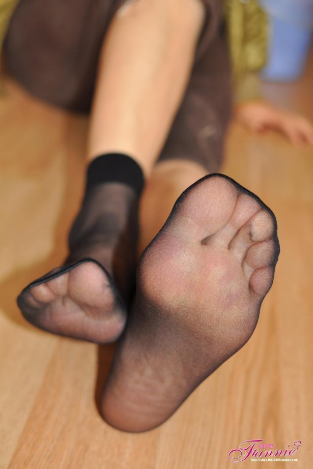 Fannie芬妮每足园 No.029 薄如蝉翼（黑丝）[61P/170MB]