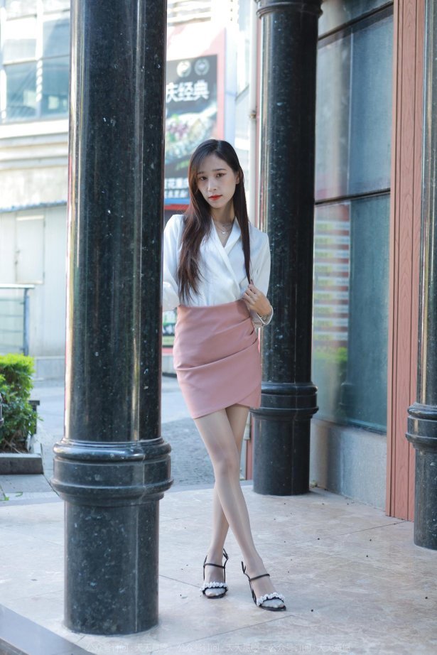 [IESS异思趣向] 2022.10.27 丝享家1250：美子《街角的爱人》[88P/92MB]