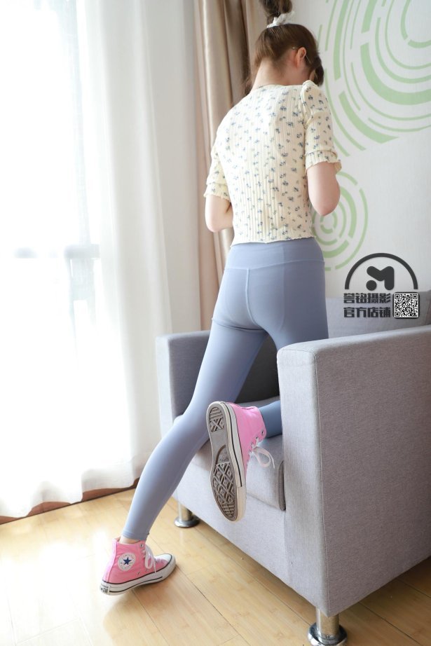 [誉铭传媒]袜足摄影 2020年《06.18 专享作品1》[100P/639MB]