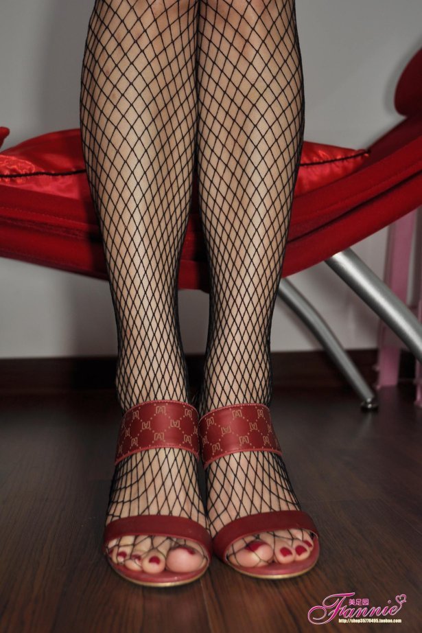 Fannie芬妮每足园 No.064 炽红莲 [78P/225MB]