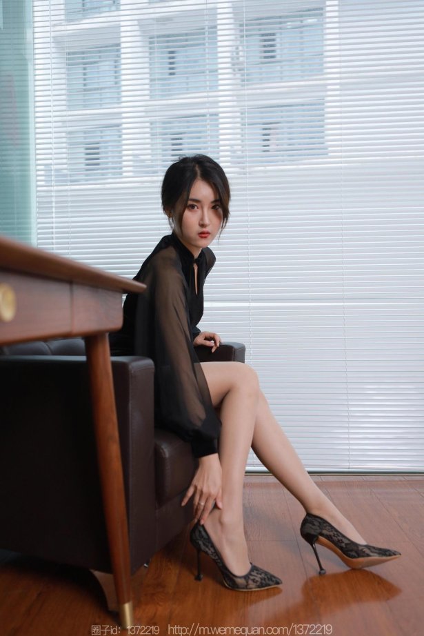 [IESS异思趣向] 2022.12.15 丝享家1299：小宝《黑色旗袍白纸扇》[86P/87MB]