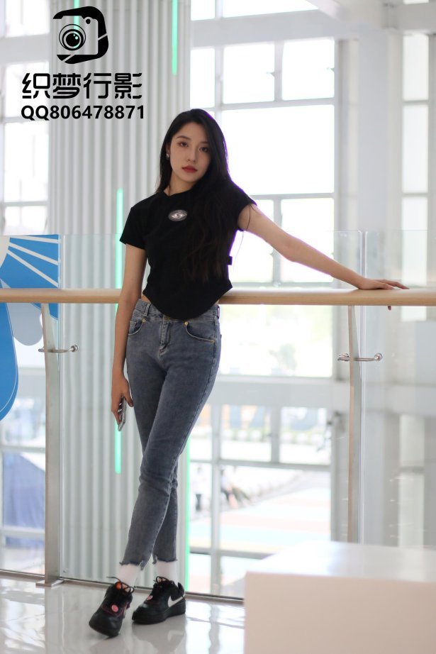 [织梦映像]NO.018 大家闺秀大美女白袜裸足[100P/1V/2.22GB]