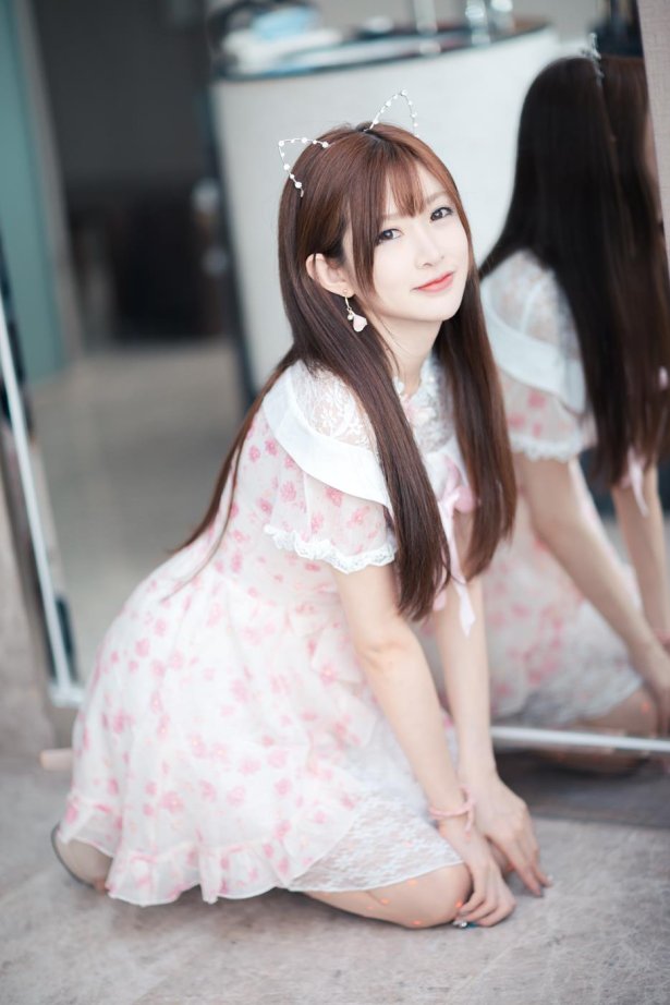 网紅Coser@王羽杉  粉色连衣裙[16P/52MB]