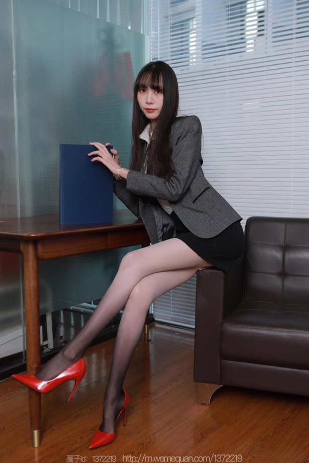 [IESS异思趣向] 2023.03.12 丝享家1388：团团《黑白灰渐变》[85P/90MB]