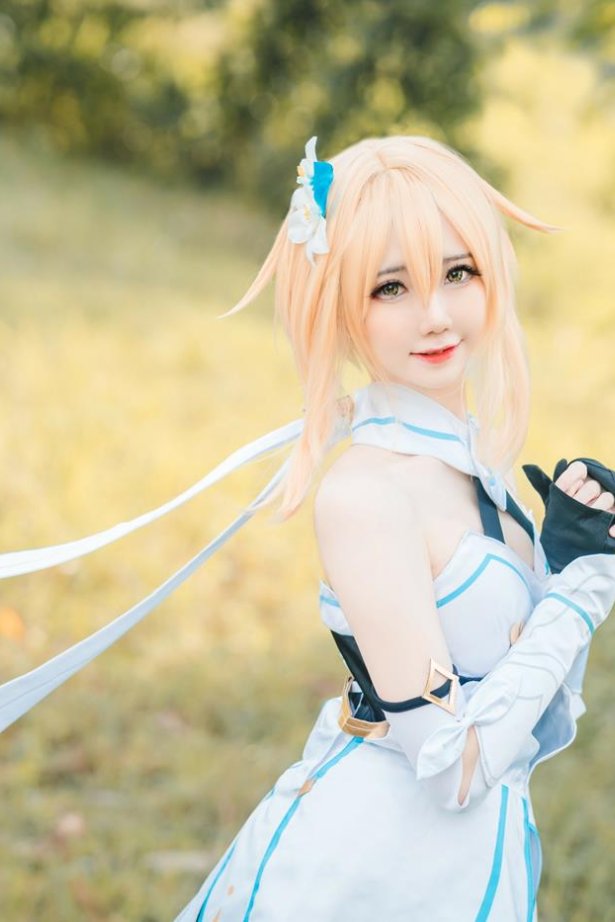 Sally Dorasnow - Lumine[27P/59MB]