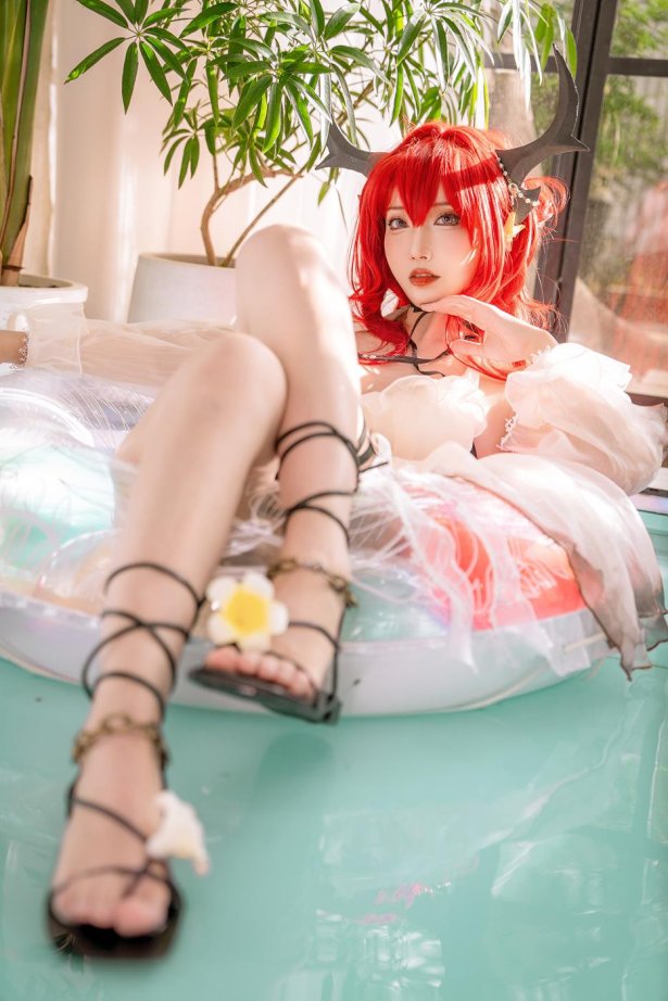 切切celia - 明日方舟 史尔特尔泳装[27P/210MB]