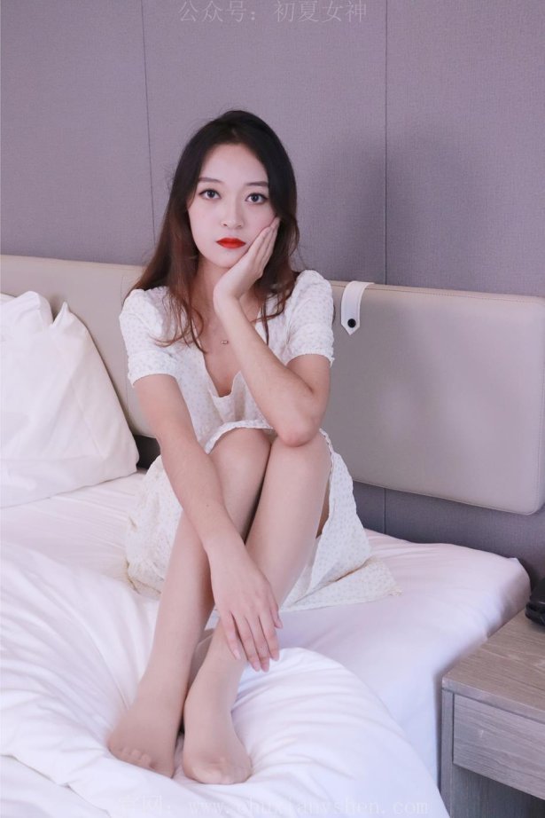 初夏女神 NO.022 依依 白色M码秋季连衣裙搭高跟鞋[137P/1V/4.17GB]